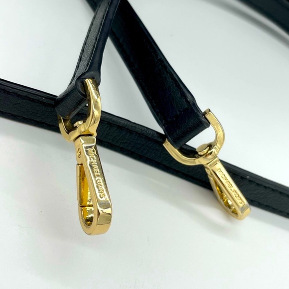 🥳SOLD🥳🔥👜 Michael Kors Black & Gold Purse 👜🔥 - Picture 3 of 15